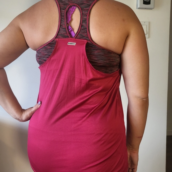 Sports top - Picture 2 of 5